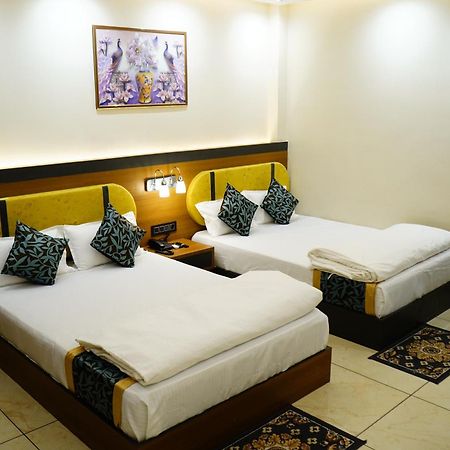 Hotel Shakuntla Palace - 400 Meters Away From Vishnu Pad Temple 7 Mins Walk 가야 외부 사진