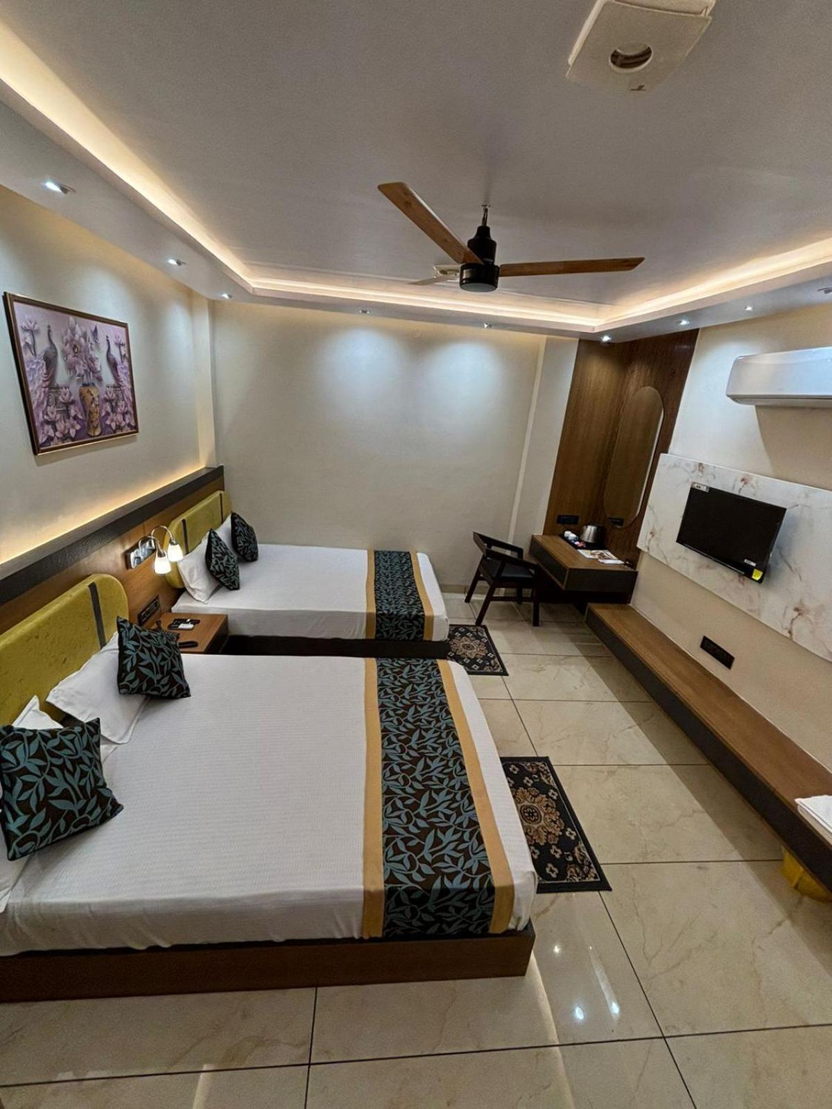 Hotel Shakuntla Palace - 400 Meters Away From Vishnu Pad Temple 7 Mins Walk 가야 외부 사진