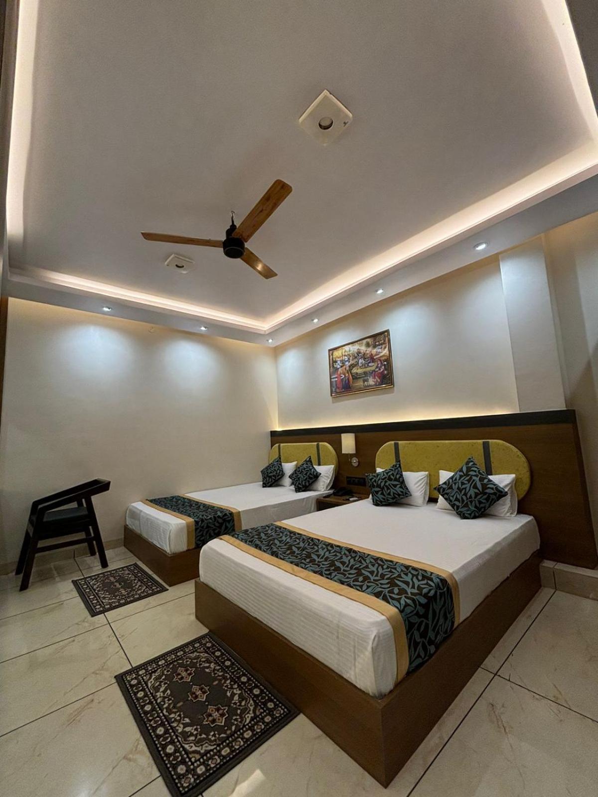 Hotel Shakuntla Palace - 400 Meters Away From Vishnu Pad Temple 7 Mins Walk 가야 외부 사진